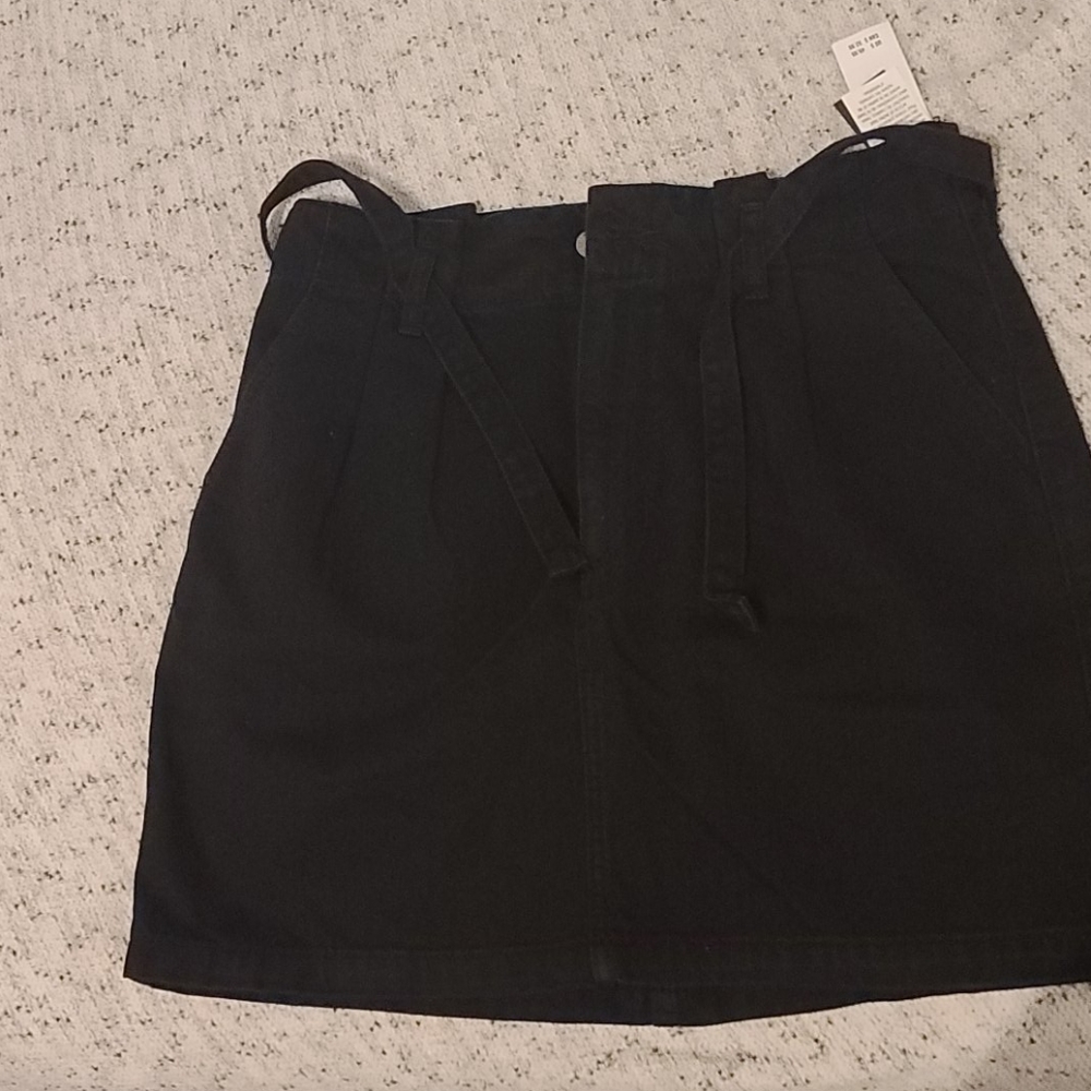 HOLLISTER Black jean skirt